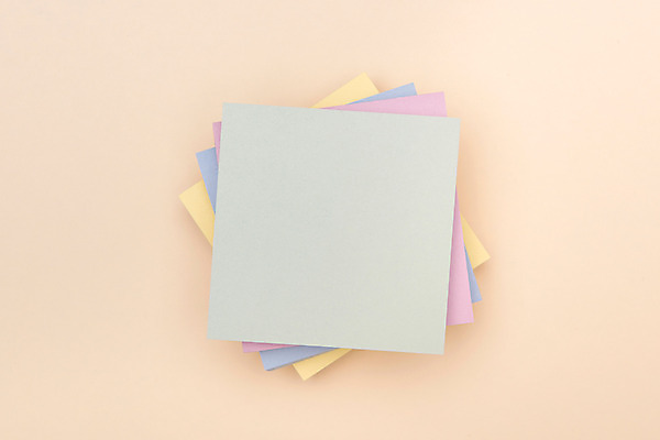 포토 JPG 스튜디오촬영 백그라운드 실내 사람없음 하이앵글 컬러풀 쌓기 사각형 메모지 오브젝트 겹침 플랫레이 카피스페이스 국내포토 도형 뷰포인트 컬러 모션 내부 사무용품 공백 플랫 파일형식