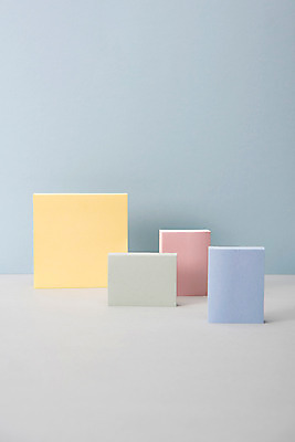 포토 도형 컬러 다수 백그라운드 실내 내부 파란색 사무용품 공백 메모지 파일형식 사각형 여러개 포스트잇 컬러풀 파란배경 JPG 사람없음 스튜디오촬영 카피스페이스 오브젝트 국내포토