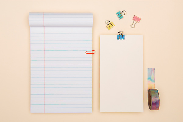 포토 JPG 스튜디오촬영 백그라운드 실내 집게 사람없음 하이앵글 컬러풀 사각형 메모지 오브젝트 포스트잇 클립 메모집게 베이지색배경 플랫레이 마스킹테이프 카피스페이스 국내포토 도형 뷰포인트 컬러 내부 사무용품 공백 플랫 테이프 베이지색 파일형식