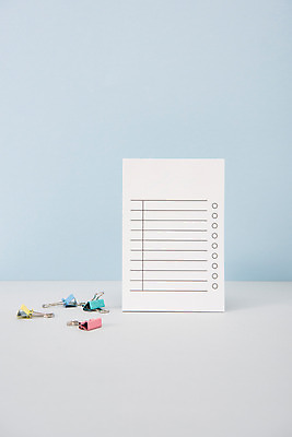 포토 JPG 스튜디오촬영 백그라운드 실내 사람없음 컬러풀 오브젝트 파란배경 메모집게 체크리스트 카피스페이스 국내포토 컬러 집게 내부 파란색 공백 파일형식