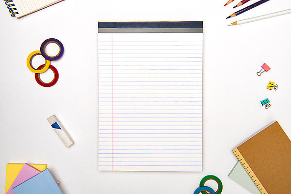 포토 JPG 스튜디오촬영 백그라운드 색연필 실내 사람없음 하이앵글 컬러풀 다이어리 메모지 오브젝트 포스트잇 지우개 테이프 메모집게 플랫레이 마스킹테이프 카피스페이스 국내포토 뷰포인트 컬러 문구용품 학용품 집게 내부 사무용품 공백 플랫 파일형식