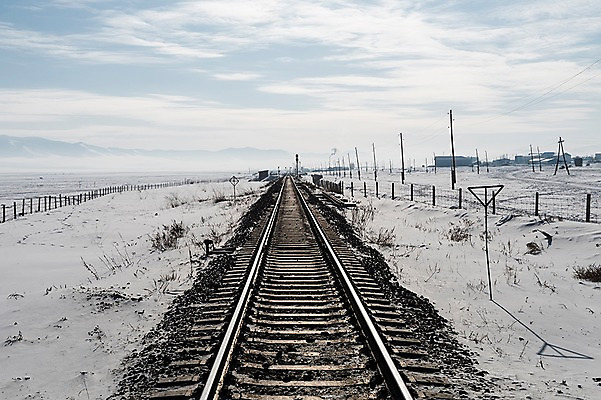 포토 자연요소 해외 계절 아시아 겨울 날씨 눈_날씨 풍경 생태계 파일형식 법정기념일 구름 하늘 기찻길 JPG 자연 설원 설경 해외풍경 겨울풍경 몽골 주간 야외 사람없음 눈 철도의날 국내포토