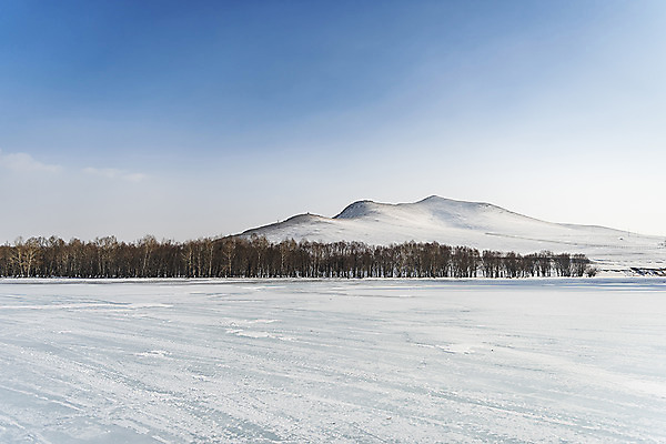포토 JPG 주간 나무 해외풍경 설경 겨울 자연 하늘 산 풍경 사람없음 야외 설원 눈 몽골 빙판 겨울풍경 국내포토 자연요소 식물 해외 계절 아시아 날씨 눈_날씨 생태계 파일형식