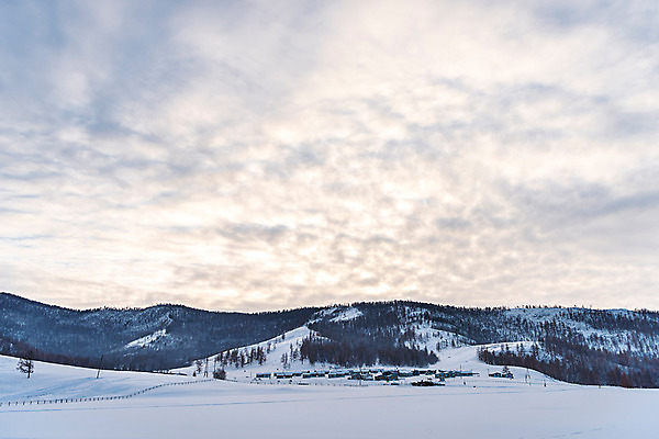 포토 JPG 주간 구름 해외풍경 설경 겨울 자연 하늘 산 풍경 사람없음 야외 노을 설원 눈 몽골 겨울풍경 국내포토 자연요소 해외 계절 아시아 날씨 눈_날씨 생태계 파일형식
