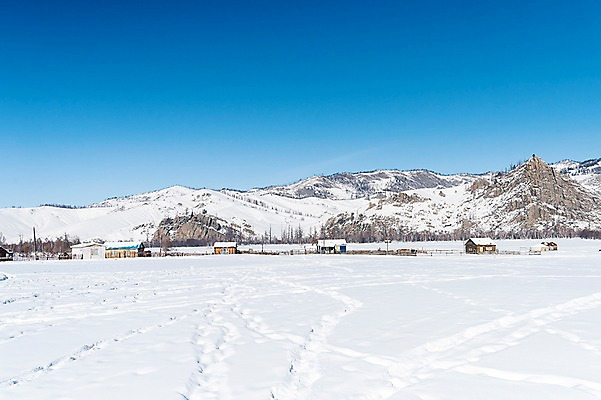 포토 JPG 주간 해외풍경 설경 겨울 자연 하늘 산 주택 풍경 사람없음 야외 설원 눈 몽골 겨울풍경 국내포토 자연요소 해외 계절 아시아 날씨 눈_날씨 건물 생태계 파일형식