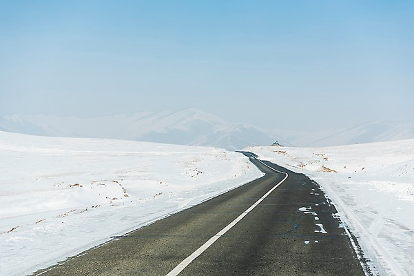 포토 JPG 주간 해외풍경 도로 설경 겨울 자연 하늘 산 풍경 사람없음 야외 설원 눈 몽골 겨울풍경 국내포토 자연요소 해외 계절 아시아 길 교통시설 날씨 눈_날씨 생태계 파일형식