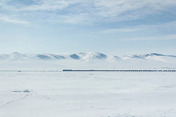 포토 JPG 주간 구름 해외풍경 설경 겨울 자연 하늘 산 풍경 사람없음 야외 설원 기차 눈 몽골 겨울풍경 국내포토 자연요소 해외 계절 아시아 육상교통 날씨 대중교통 눈_날씨 생태계 파일형식