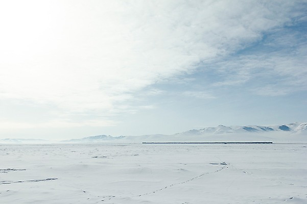 포토 JPG 주간 구름 해외풍경 설경 겨울 자연 하늘 산 풍경 사람없음 야외 설원 기차 눈 몽골 겨울풍경 국내포토 자연요소 해외 계절 아시아 육상교통 날씨 대중교통 눈_날씨 생태계 파일형식