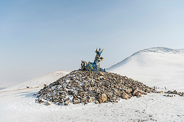 포토 JPG 주간 전통 해외풍경 문화 설경 겨울 자연 하늘 산 풍경 사람없음 야외 설원 눈 깃발 몽골 겨울풍경 국내포토 자연요소 해외 계절 아시아 날씨 눈_날씨 생태계 파일형식