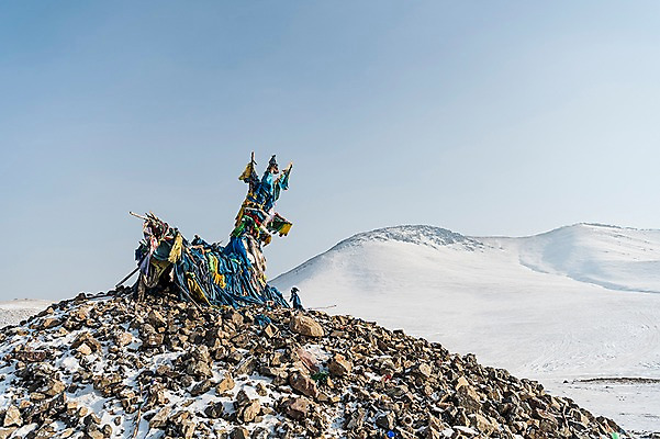 포토 JPG 주간 전통 해외풍경 문화 설경 겨울 자연 하늘 산 풍경 사람없음 야외 설원 눈 깃발 몽골 겨울풍경 국내포토 자연요소 해외 계절 아시아 날씨 눈_날씨 생태계 파일형식