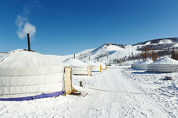 포토 JPG 주간 해외풍경 설경 겨울 자연 하늘 굴뚝 풍경 사람없음 야외 설원 눈 수증기 몽골 게르 겨울풍경 국내포토 자연요소 전통 해외 계절 아시아 날씨 눈_날씨 생태계 파일형식