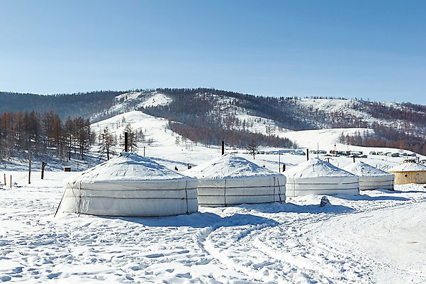 포토 JPG 주간 해외풍경 설경 겨울 자연 하늘 산 굴뚝 풍경 사람없음 야외 설원 눈 수증기 몽골 게르 겨울풍경 국내포토 자연요소 전통 해외 계절 아시아 날씨 눈_날씨 생태계 파일형식
