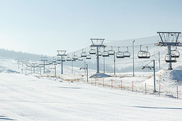 포토 JPG 주간 해외풍경 설경 겨울 자연 하늘 스키장 풍경 사람없음 야외 설원 눈 몽골 스키리프트 겨울풍경 국내포토 자연요소 해외 계절 아시아 날씨 눈_날씨 생태계 리프트 파일형식