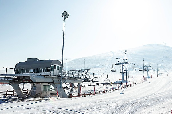 포토 JPG 주간 해외풍경 설경 겨울 자연 하늘 스키장 풍경 사람없음 야외 설원 눈 몽골 스키리프트 겨울풍경 국내포토 자연요소 해외 계절 아시아 날씨 눈_날씨 생태계 리프트 파일형식