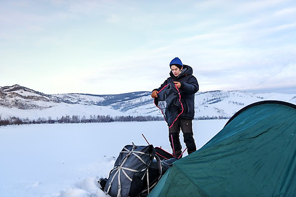 포토 JPG 주간 전신 계절 남자 여행 겨울 배낭 자연 레저 휴가 텐트 한명 사람 성인 취미 야외 옆모습 30대 설원 캠핑 장비 한국인 눈 몽골 겨울산 설치 성인남자한명만 겨울풍경 겨울캠프 국내포토 자연요소 1 아시아 뷰포인트 가방 날씨 산 눈_날씨 캠핑도구 동양인 풍경 장년 생태계 남자한명만 성인남자만 파일형식