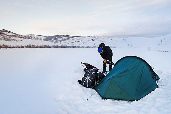 포토 JPG 주간 전신 계절 남자 여행 겨울 배낭 자연 레저 휴가 텐트 한명 사람 성인 취미 야외 앞모습 30대 설원 캠핑 장비 한국인 눈 몽골 설치 성인남자한명만 겨울풍경 겨울캠프 국내포토 자연요소 1 아시아 뷰포인트 가방 날씨 눈_날씨 캠핑도구 동양인 풍경 장년 생태계 남자한명만 성인남자만 파일형식