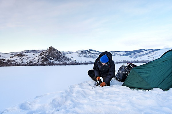 포토 JPG 주간 전신 계절 남자 여행 겨울 배낭 자연 레저 휴가 텐트 한명 사람 성인 취미 야외 앞모습 30대 설원 캠핑 장비 한국인 눈 못 망치 몽골 겨울산 설치 성인남자한명만 겨울풍경 겨울캠프 국내포토 자연요소 1 아시아 뷰포인트 가방 날씨 산 눈_날씨 캠핑도구 동양인 풍경 장년 공구 생태계 남자한명만 성인남자만 파일형식