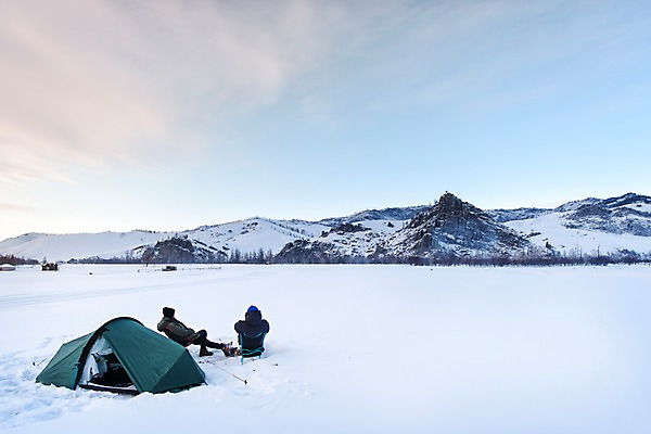 포토 JPG 주간 전신 커플 계절 여자 남자 여행 겨울 자연 레저 휴가 휴식 텐트 사랑 사람 앉기 상반신 20대 성인 취미 야외 두명 옆모습 뒷모습 30대 친구 설원 캠핑 장비 한국인 눈 몽골 겨울산 성인만 겨울풍경 겨울캠프 국내포토 자연요소 감정 아시아 뷰포인트 컨셉 관계 모션 날씨 산 눈_날씨 캠핑도구 동양인 풍경 청년 장년 생태계 파일형식