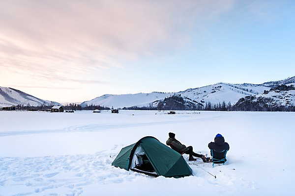 포토 JPG 주간 전신 커플 응시 계절 여자 남자 여행 겨울 자연 레저 휴가 휴식 텐트 사람 앉기 상반신 20대 성인 취미 야외 두명 옆모습 뒷모습 30대 설원 캠핑 장비 한국인 눈 모닥불 몽골 겨울산 성인만 겨울풍경 겨울캠프 국내포토 자연요소 시선 아시아 뷰포인트 컨셉 관계 모션 불 날씨 산 눈_날씨 캠핑도구 동양인 풍경 청년 장년 생태계 파일형식