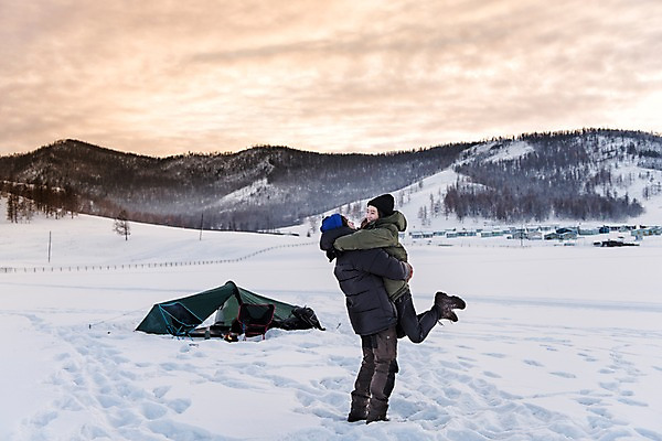 포토 JPG 주간 전신 커플 계절 여자 남자 여행 겨울 안기 자연 레저 휴가 텐트 사랑 사람 20대 성인 취미 야외 두명 옆모습 30대 친구 설원 점프 캠핑 장비 한국인 눈 몽골 즐거움 겨울산 성인만 겨울풍경 겨울캠프 국내포토 자연요소 감정 아시아 뷰포인트 관계 모션 날씨 산 눈_날씨 캠핑도구 동양인 풍경 청년 장년 생태계 파일형식