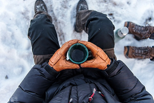 포토 JPG 주간 커플 계절 여자 남자 커피 여행 장갑 신발 겨울 발 자연 레저 휴가 휴식 따뜻함 사랑 사람 20대 성인 취미 야외 두명 컵 30대 친구 하이앵글 설원 캠핑 한국인 하반신 눈 몽골 겨울캠프 국내포토 자연요소 식기 잡화 감정 아시아 음료 뷰포인트 컨셉 관계 날씨 눈_날씨 동양인 청년 신체부위 장년 생태계 파일형식