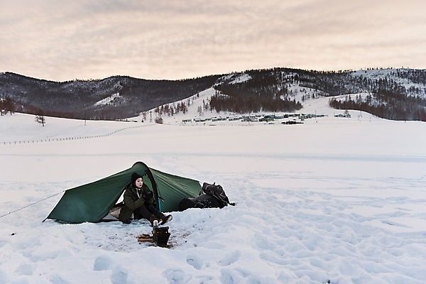 포토 JPG 주간 전신 계절 여자 여행 겨울 자연 레저 휴가 휴식 텐트 한명 사람 앉기 20대 성인 취미 야외 옆모습 설원 캠핑 장비 한국인 눈 장작 모닥불 몽골 보온병 성인여자한명만 겨울풍경 겨울캠프 국내포토 자연요소 1 아시아 뷰포인트 컨셉 모션 불 날씨 눈_날씨 캠핑도구 동양인 풍경 청년 생태계 여자한명만 성인여자만 파일형식