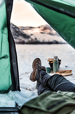 포토 JPG 주간 계절 여자 여행 겨울 자연 레저 휴가 텐트 한명 사람 20대 성인 취미 야외 컵 눕기 설원 캠핑 한국인 하반신 눈 장작 모닥불 몽골 보온병 성인여자한명만 겨울캠프 국내포토 자연요소 1 식기 아시아 모션 불 날씨 눈_날씨 캠핑도구 동양인 청년 생태계 여자한명만 성인여자만 파일형식