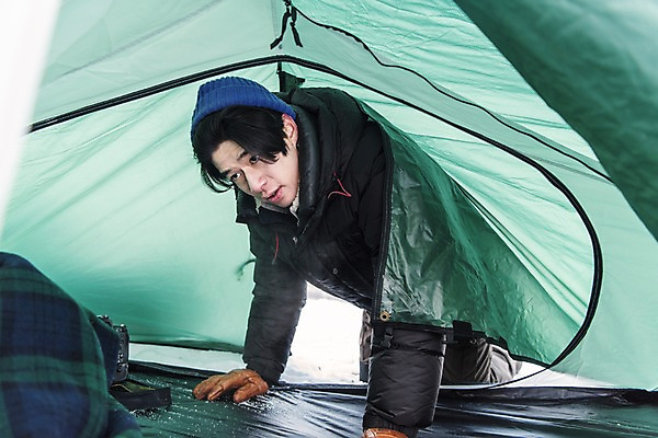 포토 JPG 주간 응시 계절 남자 여행 겨울 자연 레저 휴가 텐트 한명 사람 상반신 성인 취미 야외 옆모습 30대 설원 캠핑 장비 한국인 눈 몽골 설치 성인남자한명만 겨울캠프 국내포토 자연요소 1 시선 아시아 뷰포인트 날씨 눈_날씨 캠핑도구 동양인 장년 생태계 남자한명만 성인남자만 파일형식