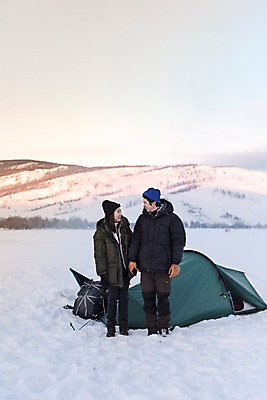 포토 JPG 주간 전신 커플 응시 계절 여자 남자 여행 겨울 배낭 자연 레저 휴가 텐트 사랑 미소 사람 20대 성인 취미 야외 두명 앞모습 친구 마주보기 설원 캠핑 장비 한국인 눈 몽골 즐거움 성인만 겨울캠프 국내포토 자연요소 시선 감정 아시아 뷰포인트 가방 관계 모션 날씨 눈_날씨 표정 캠핑도구 동양인 청년 생태계 파일형식