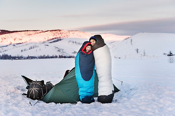 포토 JPG 주간 전신 커플 응시 계절 여자 남자 여행 겨울 배낭 자연 레저 휴가 텐트 사랑 미소 사람 20대 성인 취미 야외 두명 앞모습 30대 친구 설원 캠핑 장비 한국인 추위 눈 몽골 방한용품 침낭 성인만 겨울캠프 국내포토 자연요소 시선 감정 아시아 뷰포인트 가방 관계 날씨 눈_날씨 표정 캠핑도구 동양인 청년 장년 오브젝트 생태계 파일형식