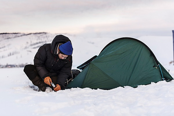 포토 JPG 주간 전신 계절 남자 여행 겨울 자연 레저 휴가 텐트 한명 사람 성인 취미 야외 앞모습 30대 설원 캠핑 장비 한국인 눈 망치 몽골 설치 성인남자한명만 겨울캠프 국내포토 자연요소 1 아시아 뷰포인트 날씨 눈_날씨 캠핑도구 동양인 장년 공구 생태계 남자한명만 성인남자만 파일형식