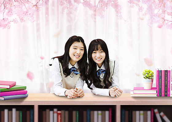 PSD 편집이미지 학생 여학생 여자 교복 화분 분홍색 교실 청소년 책장 미소 사람 상반신 두명 10대 책 봄 한국인 벚꽃 신학기 책더미 화창 십대여자만 이미지편집 옷 계절 교육 꽃 컬러 가구 학교 날씨 표정 동양인 무더기 여자만 십대만 파일형식