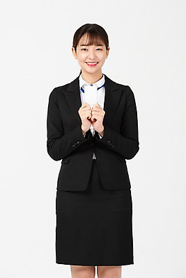 포토 JPG 스튜디오촬영 응시 여자 회사 비즈니스 실내 한명 미소 들기 사람 정장 상반신 20대 청년 앞모습 청춘 한국인 구직 직장인 비즈니스우먼 실업 합격 흰배경 신입사원 취업준비생 사원증 청년여자한명만 성인여자한명만 국내포토 직업 1 시선 옷 뷰포인트 백그라운드 컨셉 모션 표정 동양인 성인 내부 흰색 여자한명만 성인여자만 청년여자만 파일형식