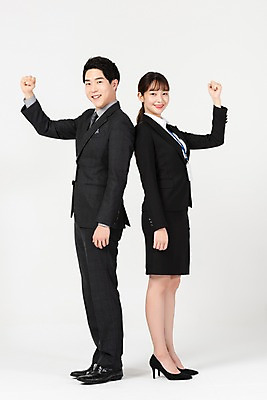 포토 JPG 스튜디오촬영 전신 응시 여자 남자 회사 비즈니스 실내 서기 미소 사람 정장 20대 청년 두명 옆모습 청춘 파이팅 한국인 구직 등맞대기 직장인 비즈니스맨 비즈니스우먼 합격 흰배경 신입사원 취업준비생 국내포토 직업 시선 옷 뷰포인트 백그라운드 컨셉 모션 표정 동양인 성인 내부 흰색 파일형식