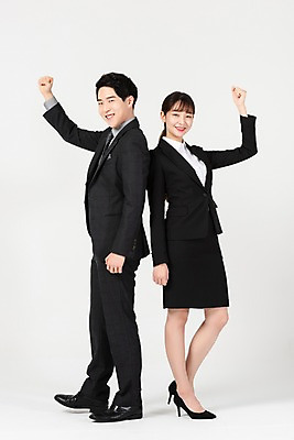포토 JPG 스튜디오촬영 전신 응시 여자 남자 회사 비즈니스 실내 서기 미소 사람 정장 20대 청년 두명 옆모습 청춘 파이팅 한국인 구직 직장인 비즈니스맨 비즈니스우먼 합격 흰배경 신입사원 취업준비생 국내포토 직업 시선 옷 뷰포인트 백그라운드 컨셉 모션 표정 동양인 성인 내부 흰색 파일형식