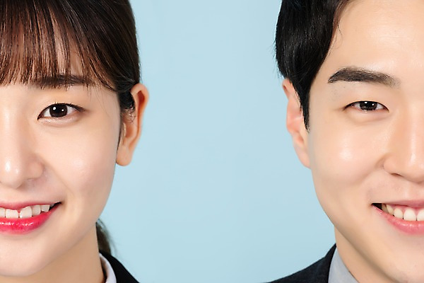 포토 JPG 스튜디오촬영 여자 남자 얼굴 비즈니스 실내 미소 사람 정장 근접촬영 상반신 20대 청년 두명 앞모습 신체부위 청춘 한국인 구직 직장인 비즈니스맨 비즈니스우먼 실업 신입사원 파란배경 취업준비생 국내포토 직업 옷 뷰포인트 백그라운드 컨셉 표정 동양인 성인 내부 파란색 파일형식