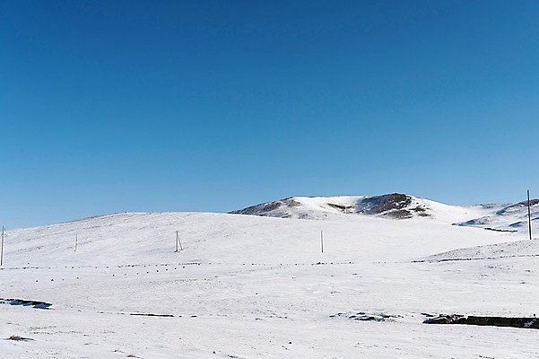 포토 JPG 주간 해외풍경 설경 겨울 자연 하늘 산 사람없음 야외 파란색 설원 눈 몽골 겨울풍경 국내포토 자연요소 해외 계절 아시아 컬러 날씨 눈_날씨 풍경 생태계 파일형식