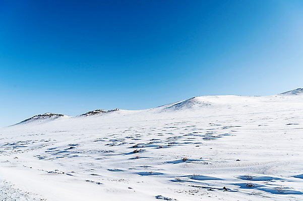 포토 JPG 주간 해외풍경 설경 겨울 자연 하늘 산 사람없음 야외 파란색 설원 눈 몽골 겨울풍경 국내포토 자연요소 해외 계절 아시아 컬러 날씨 눈_날씨 풍경 생태계 파일형식