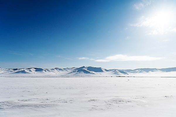 포토 JPG 주간 해외풍경 설경 겨울 자연 하늘 산 사람없음 야외 파란색 햇빛 설원 눈 몽골 겨울풍경 국내포토 자연요소 해외 계절 아시아 컬러 날씨 눈_날씨 풍경 태양 생태계 파일형식