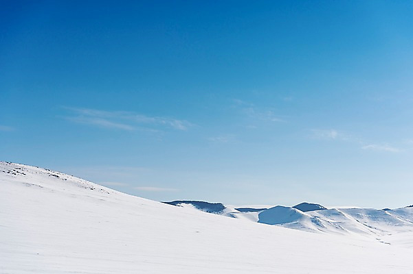 포토 JPG 주간 구름 해외풍경 설경 겨울 자연 하늘 산 사람없음 야외 파란색 설원 눈 몽골 겨울풍경 국내포토 자연요소 해외 계절 아시아 컬러 날씨 눈_날씨 풍경 생태계 파일형식