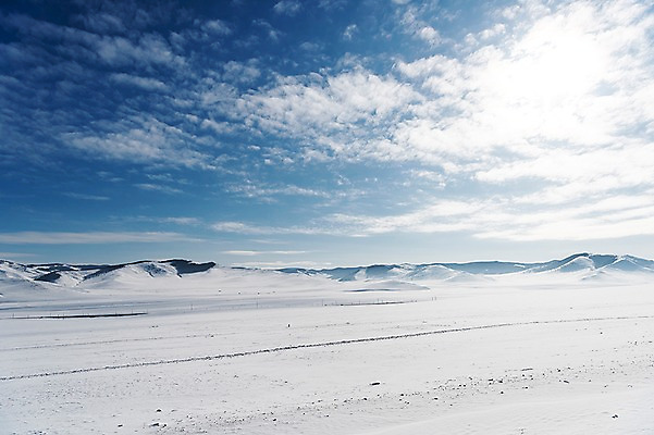 포토 JPG 주간 구름 해외풍경 설경 겨울 자연 하늘 산 사람없음 야외 파란색 설원 눈 몽골 겨울풍경 국내포토 자연요소 해외 계절 아시아 컬러 날씨 눈_날씨 풍경 생태계 파일형식