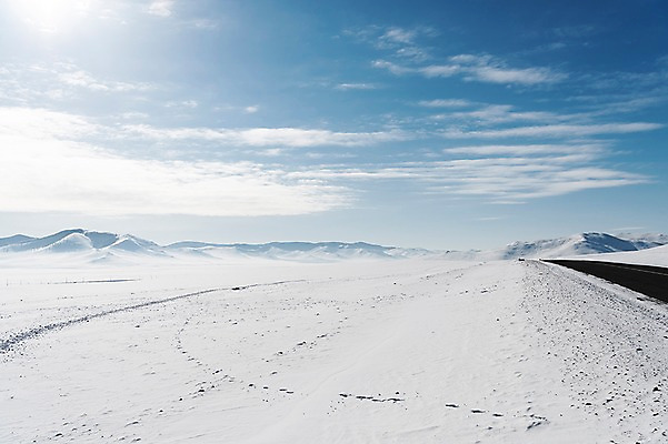 포토 JPG 주간 구름 해외풍경 도로 설경 겨울 자연 하늘 사람없음 야외 파란색 설원 눈 몽골 겨울풍경 국내포토 자연요소 해외 계절 아시아 길 컬러 교통시설 날씨 눈_날씨 풍경 생태계 파일형식