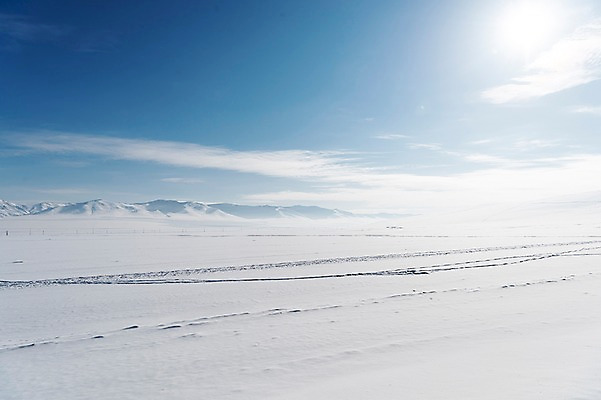 포토 JPG 주간 구름 해외풍경 설경 겨울 자연 하늘 사람없음 야외 파란색 햇빛 설원 눈 몽골 겨울풍경 국내포토 자연요소 해외 계절 아시아 컬러 날씨 눈_날씨 풍경 태양 생태계 파일형식