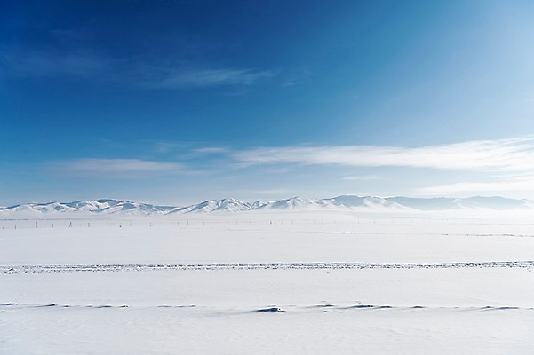 포토 JPG 주간 해외풍경 설경 겨울 자연 하늘 사람없음 야외 파란색 설원 눈 몽골 겨울풍경 국내포토 자연요소 해외 계절 아시아 컬러 날씨 눈_날씨 풍경 생태계 파일형식