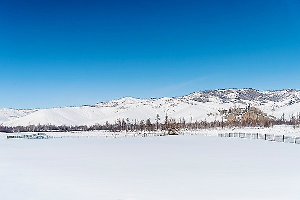 포토 JPG 주간 해외풍경 설경 겨울 자연 하늘 산 사람없음 야외 파란색 설원 눈 몽골 겨울풍경 국내포토 자연요소 해외 계절 아시아 컬러 날씨 눈_날씨 풍경 생태계 파일형식