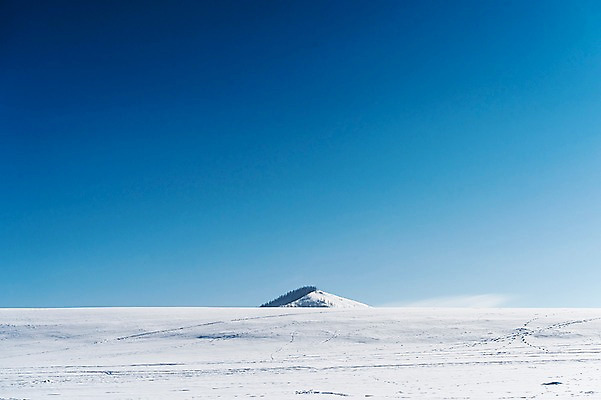 포토 JPG 주간 해외풍경 설경 겨울 자연 하늘 산 사람없음 야외 파란색 설원 눈 몽골 겨울풍경 국내포토 자연요소 해외 계절 아시아 컬러 날씨 눈_날씨 풍경 생태계 파일형식