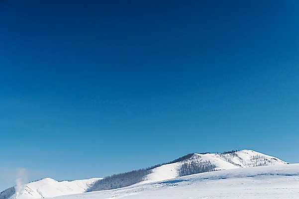 포토 JPG 주간 해외풍경 설경 겨울 자연 하늘 산 사람없음 야외 파란색 설원 눈 몽골 겨울풍경 국내포토 자연요소 해외 계절 아시아 컬러 날씨 눈_날씨 풍경 생태계 파일형식