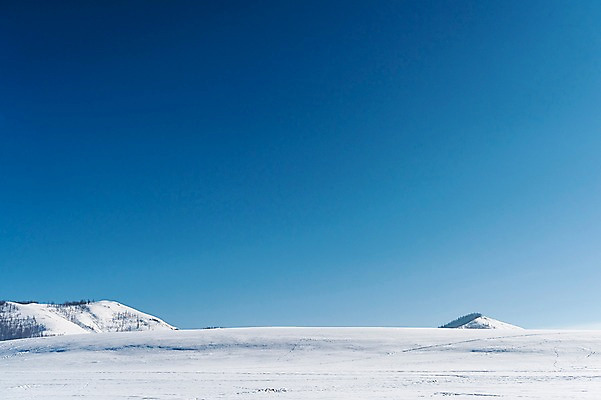 포토 JPG 주간 해외풍경 설경 겨울 자연 하늘 산 사람없음 야외 파란색 설원 눈 몽골 겨울풍경 국내포토 자연요소 해외 계절 아시아 컬러 날씨 눈_날씨 풍경 생태계 파일형식