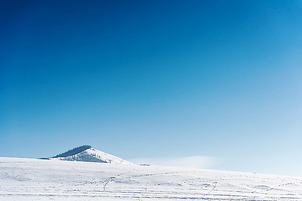포토 JPG 주간 해외풍경 설경 겨울 자연 하늘 산 사람없음 야외 파란색 설원 눈 몽골 겨울풍경 국내포토 자연요소 해외 계절 아시아 컬러 날씨 눈_날씨 풍경 생태계 파일형식