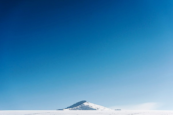 포토 JPG 주간 해외풍경 설경 겨울 자연 하늘 산 사람없음 야외 파란색 설원 눈 몽골 겨울풍경 국내포토 자연요소 해외 계절 아시아 컬러 날씨 눈_날씨 풍경 생태계 파일형식